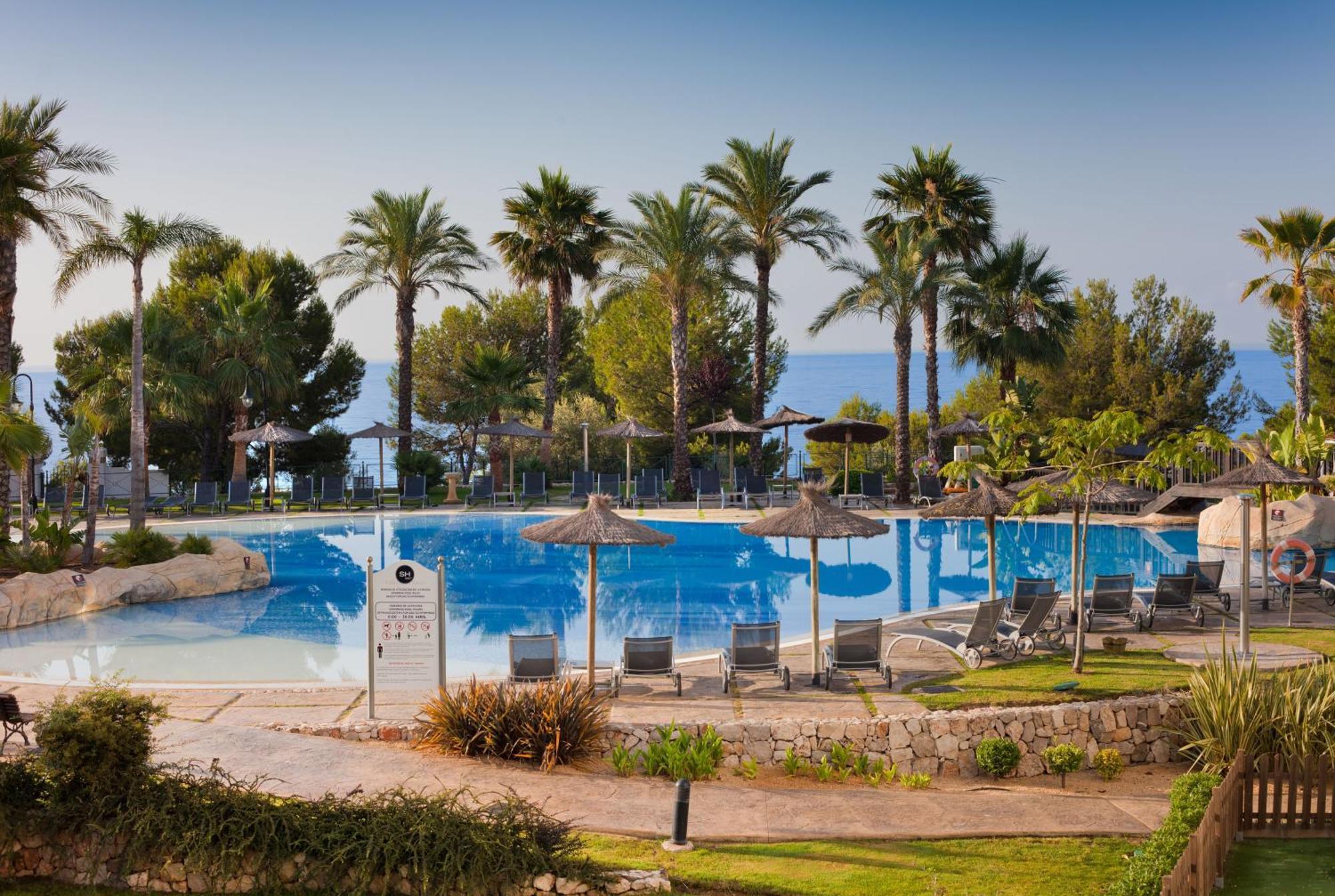 Sh Villa Gadea Алтеа Екстериор снимка Pool at the resort